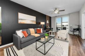 2BR Apt Near ASU Pool Gym Pet Friendly